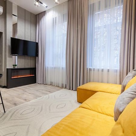 Royal Vip Apartment On Leontovicha 5 Lviv Exterior photo