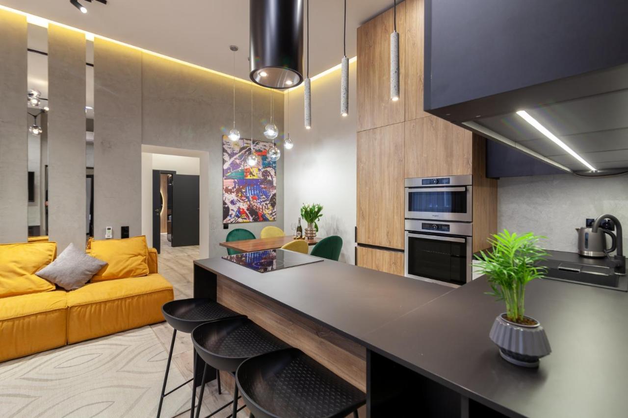Royal Vip Apartment On Leontovicha 5 Lviv Exterior photo