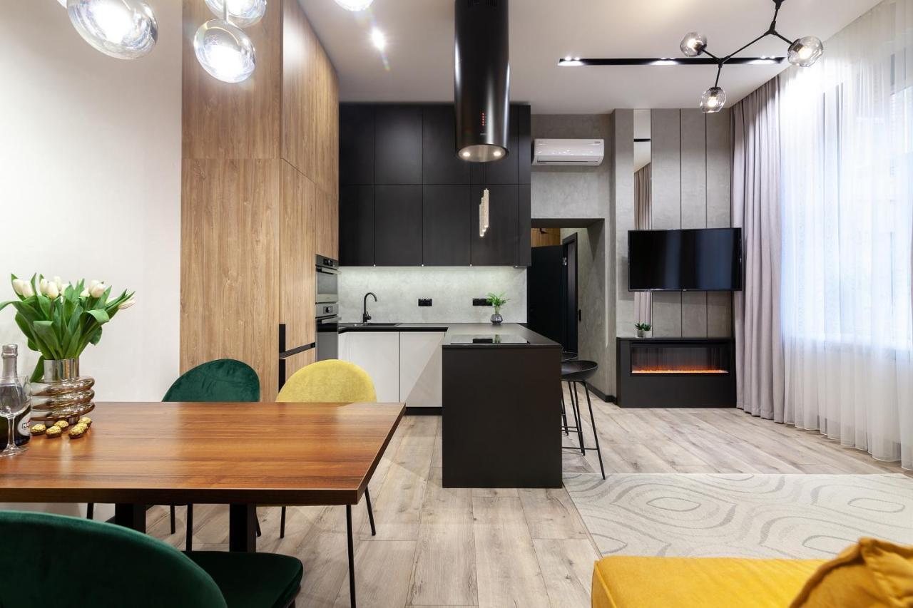 Royal Vip Apartment On Leontovicha 5 Lviv Exterior photo