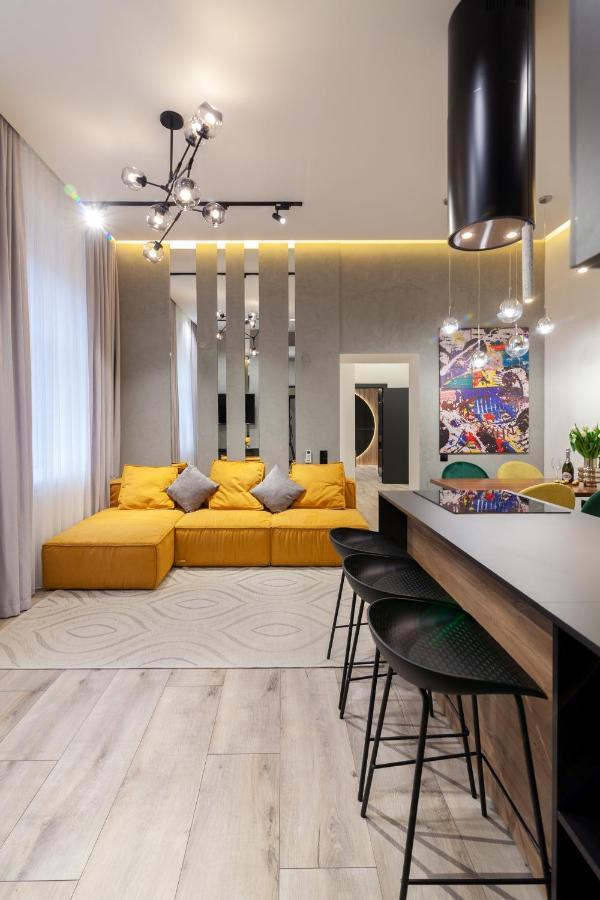 Royal Vip Apartment On Leontovicha 5 Lviv Exterior photo