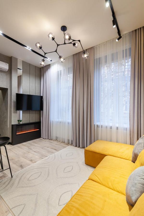 Royal Vip Apartment On Leontovicha 5 Lviv Exterior photo