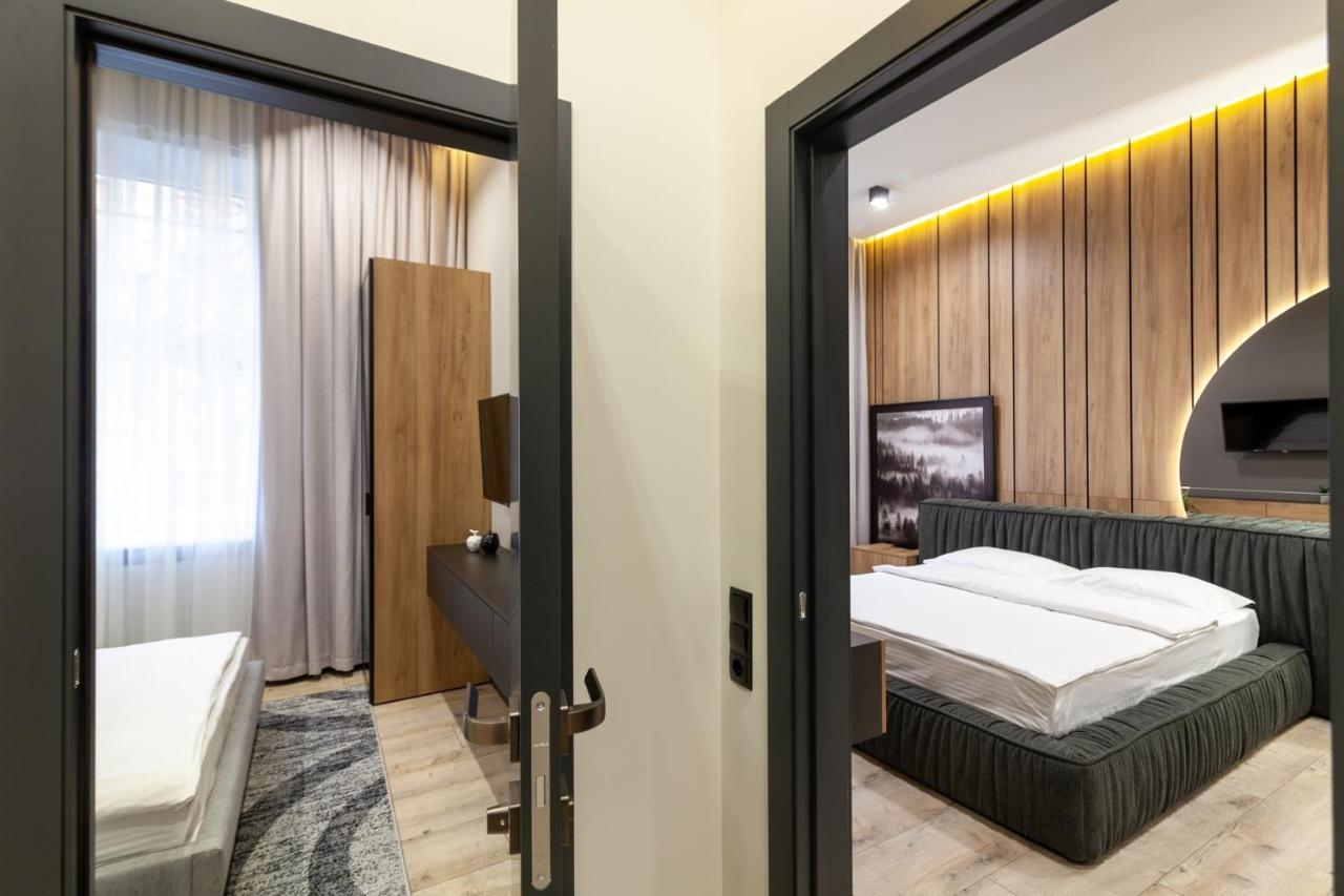 Royal Vip Apartment On Leontovicha 5 Lviv Exterior photo