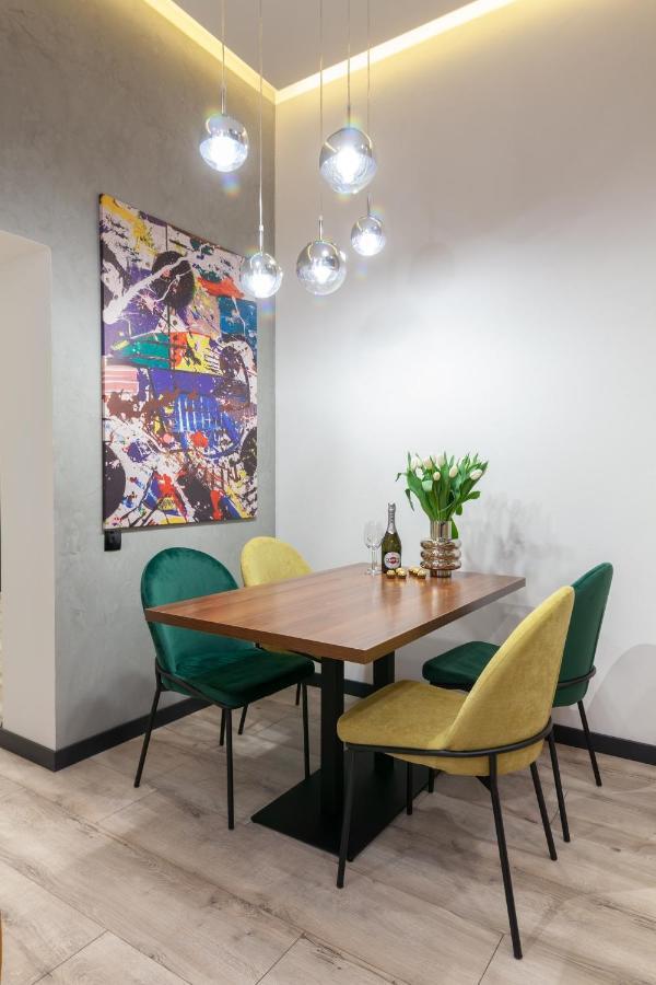 Royal Vip Apartment On Leontovicha 5 Lviv Exterior photo
