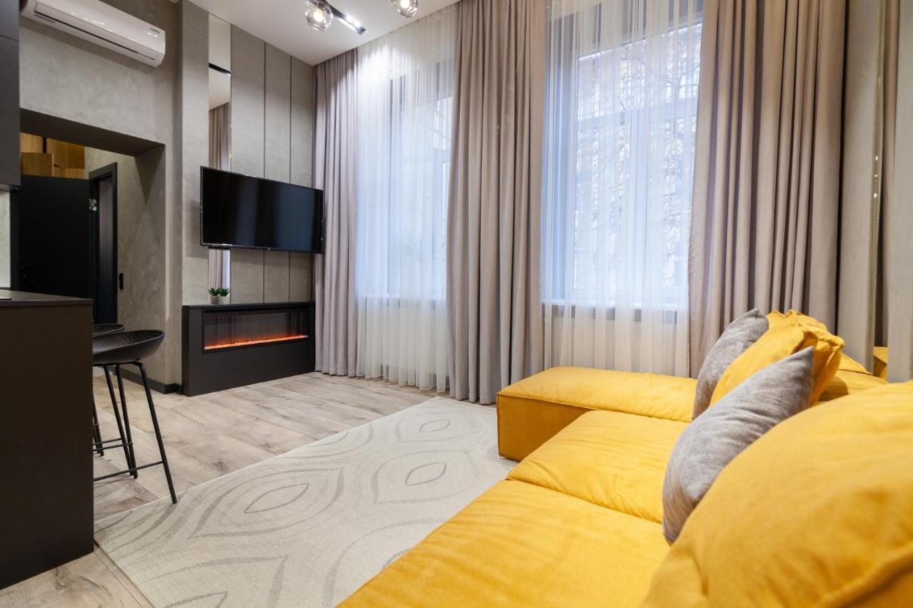 Royal Vip Apartment On Leontovicha 5 Lviv Exterior photo