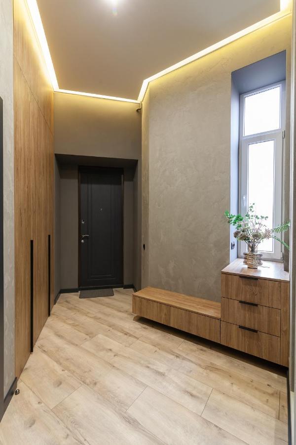 Royal Vip Apartment On Leontovicha 5 Lviv Exterior photo